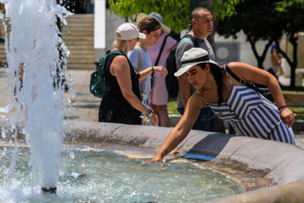 Καιρός: Νέο έκτακτο δελτίο από την ΕΜΥ – Καύσωνας τουλάχιστον μέχρι την Κυριακή – Θερμοκρασίες έως και 43 βαθμούς