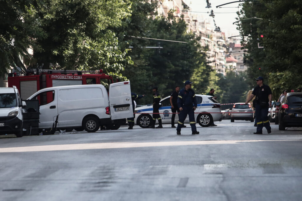 Δύο εκρηκτικοί μηχανισμοί στην Τεκτονική Στοά – O δεύτερος εξουδετερώθηκε με ελεγχόμενη έκρηξη (εικόνες)