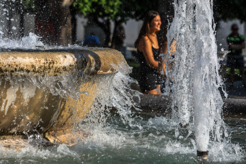 Καύσωνας – Meteo: Υψηλές θερμοκρασίες και το βράδυ με πάνω από 30ο C σε 61 περιοχές