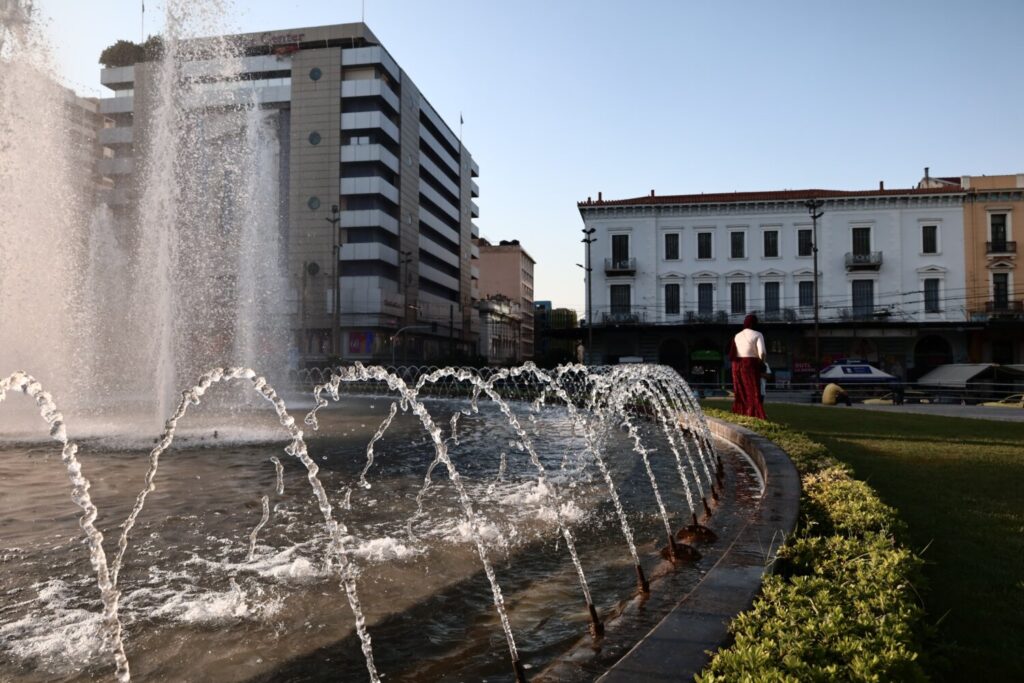 Καύσωνας Κλέων – Θερμοκρασίες ρεκόρ στην Αθήνα: Στους 80°C το οδόστρωμα στην Ομόνοια, στους 75°C στο Μεταξουργείο – Οι 8 περιοχές που «ψήθηκαν»