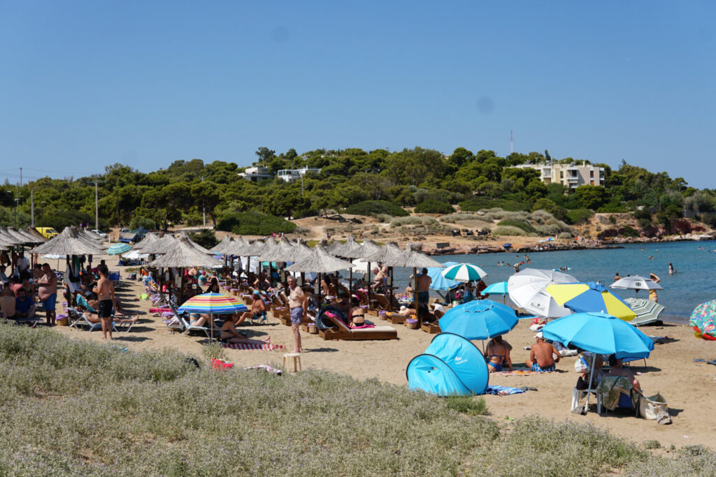 Νέες συλλήψεις στη Νάξο για κατάληξη αιγιαλού – Μέσα σε 13 μέρες έγιναν 1.225 και βεβαιώθηκαν 340 παραβάσεις