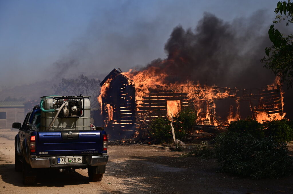 Φωτιά στον Κουβαρά: Μια προσαγωγή Ρουμάνου ως υπόπτου για την πυρκαγιά