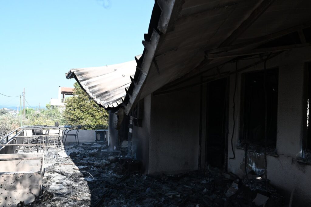 Φωτιά – Κουβαράς: Εικόνες βιβλικής καταστροφής σε Σαρωνίδα,  Ανάβυσσο και Λαγονήσι (εικόνες&video)