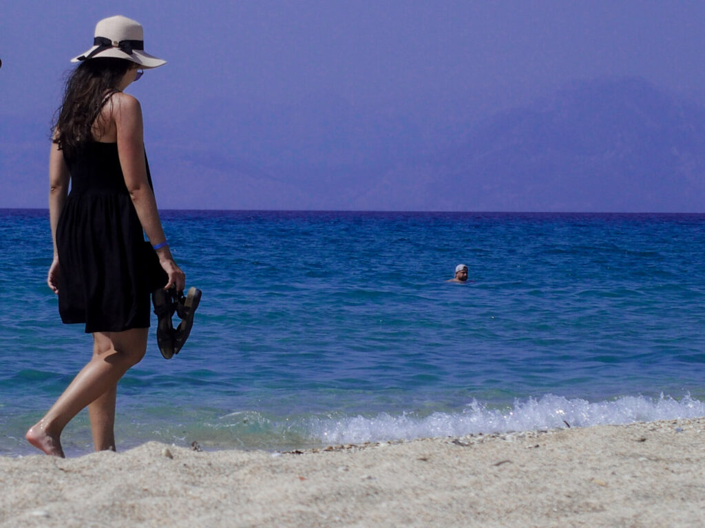 Υπ.Υγείας: Oι 13 περιοχές της Αττικής που απαγορεύεται η κολύμβηση: Έδεμ Φαλήρου, Μικρολίμανο και ακτή Σουνίου ανάμεσα τους