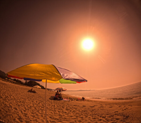 «Σαν ένα καπάκι κατσαρόλας με νερό που βράζει» – Τι είναι ο «θερμικός θόλος» που φέρνει τον παρατεταμένο καύσωνα