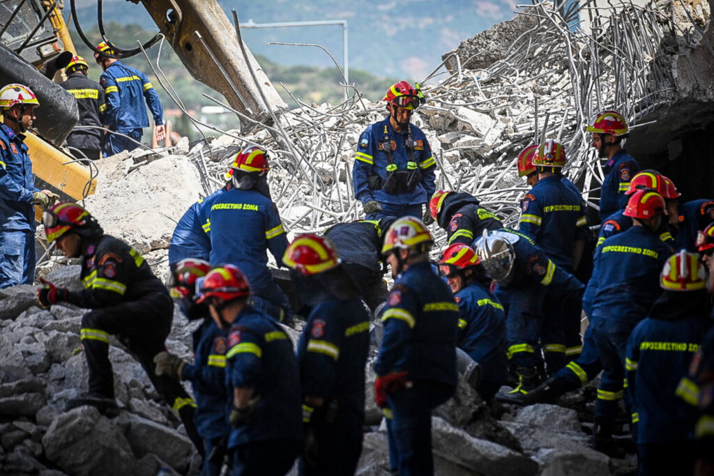 Κατάρρευση γέφυρας στην Πάτρα: Ένας νεκρός και δώδεκα τραυματίες – Ψάχνουν εγκλωβισμένους (εικόνες&video)