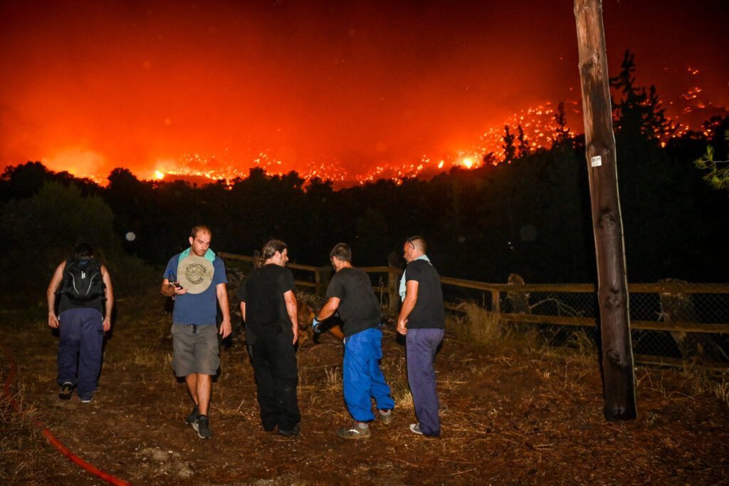 Πύρινος εφιάλτης σε Ρόδο, Αίγιο, Κάρυστο και Κέρκυρα – Ολονύχτια «μάχη» με τις φλόγες