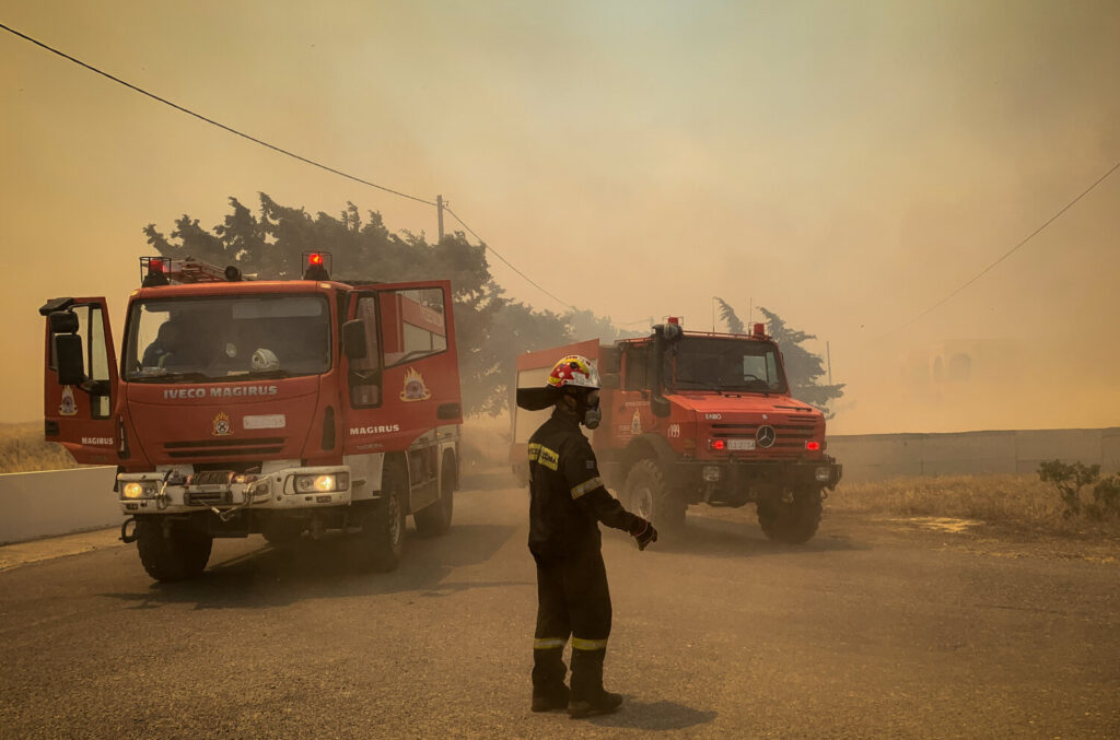 Φωτιά στη Ρόδο: Μάχη με τις φλόγες για 8η μέρα – Αναζωπύρωση στο Βατί – Κάηκαν πάνω από 107.000 στρέμματα δάσους