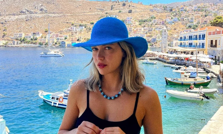Κλέλια Ανδριολάτου: Μετά τη Σύμη στην Κρήτη για διακοπές η πρωταγωνίστρια του Maestro – Φωτογραφίες