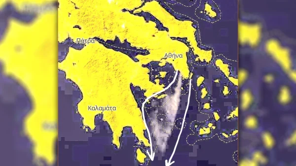 Ο καπνός από τη φωτιά στον Κουβαρά έφτασε σχεδόν στα Κύθηρα