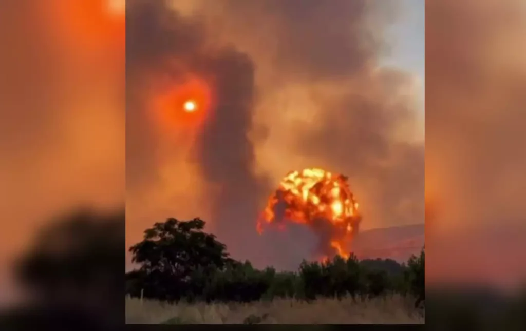 Φωτιά στη Νέα Αγχίαλο: Συγκλονιστικά βίντεο –  ντοκουμέντα από τις εκρήξεις στην αποθήκη πυρομαχικών της Αεροπορίας