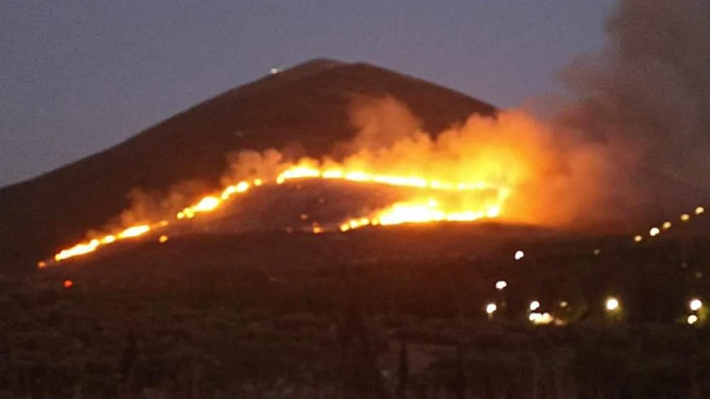 Εύβοια: Μεγάλη φωτιά στο Αλιβέρι κοντά στο εργοστάσιο της ΔΕΗ – Ολονύχτια μάχη με τις φλόγες