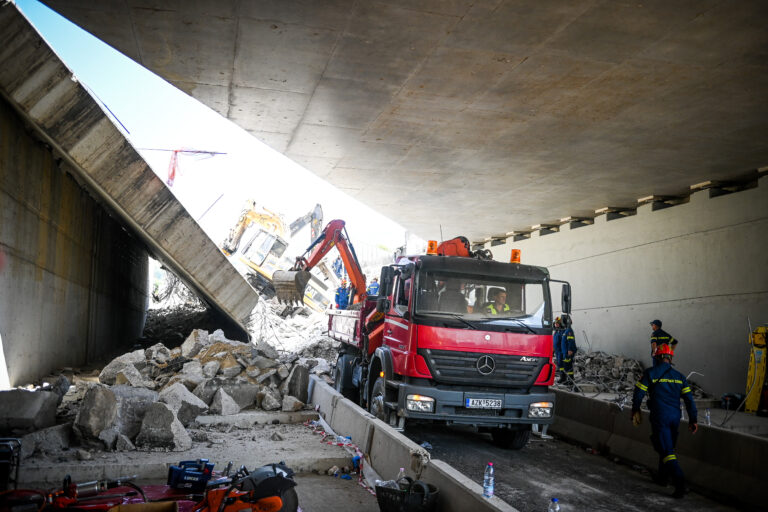 Κατασκευαστική για την κατάρρευση της γέφυρας στην Πάτρα: Άτομα μη έχοντα εργασία βρέθηκαν στο χώρο