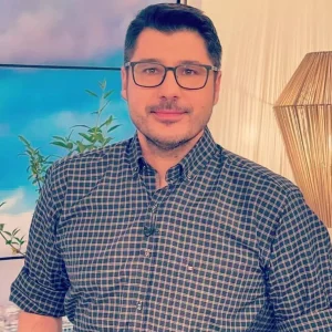 Κωνσταντάρας: Στηρίζει τον Ουγγαρέζο μετά τον καβγά με την Κωνσταντοπούλου – «Και λίγες είπες»