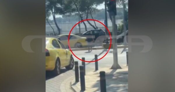 Βουλιαγμένη : Αυτοκίνητο εκσφενδόνισε πεζό στον αέρα – Σοκαριστικό βίντεο