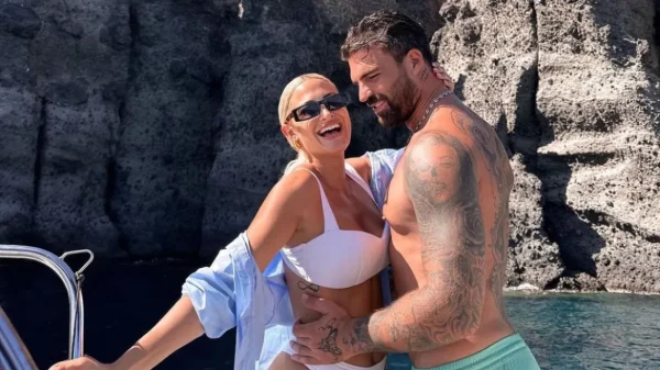 Ιωάννα Τούνη – Δημήτρης Αλεξάνδρου: Απόδραση στη Νάξο με τον γιό τους – Η βίλα με  την πισίνα και την υπέροχη θέα