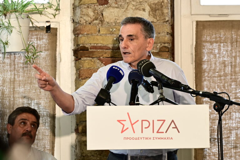 Ευκλείδης Τσακαλώτος: Ανακοίνωσε επίσημα την υποψηφιότητά του για την ηγεσία του ΣΥΡΙΖΑ (video)