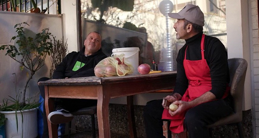 Γειτονιές στο πιάτο με τον Δημήτρη Σκαρμούτσο στην καταπράσινη Πεύκη – Δείτε το τρέϊλερ