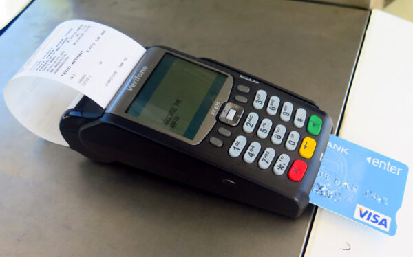 Υποχρεωτική από σήμερα η αποδοχή πληρωμών μέσω IRIS για συναλλαγές με ιδιώτες