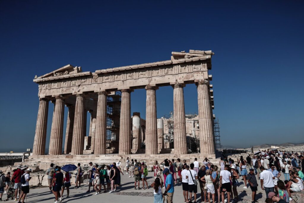 Εθνική Τράπεζα: Προς νέο ρεκόρ ο ελληνικός τουρισμός – Κυρίαρχος η Ελλάδα στη μεσογειακή αγορά