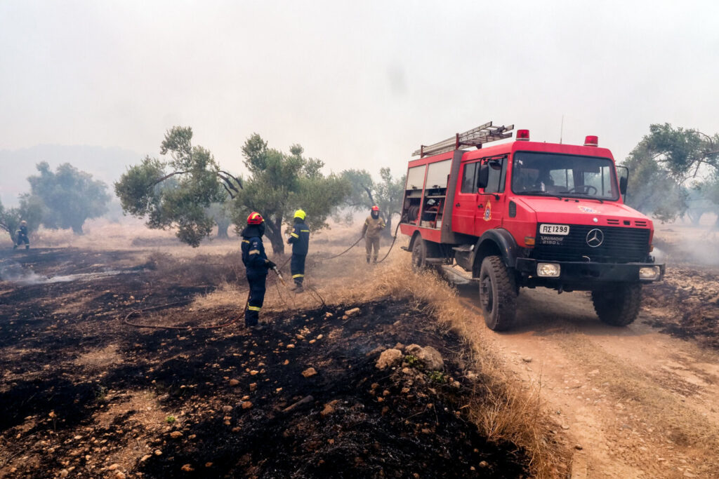 Πύρινη κόλαση στην Εύβοια: «Η φωτιά μπορεί να πάρει καταστροφικές διαστάσεις» (εικόνες&βίντεο)