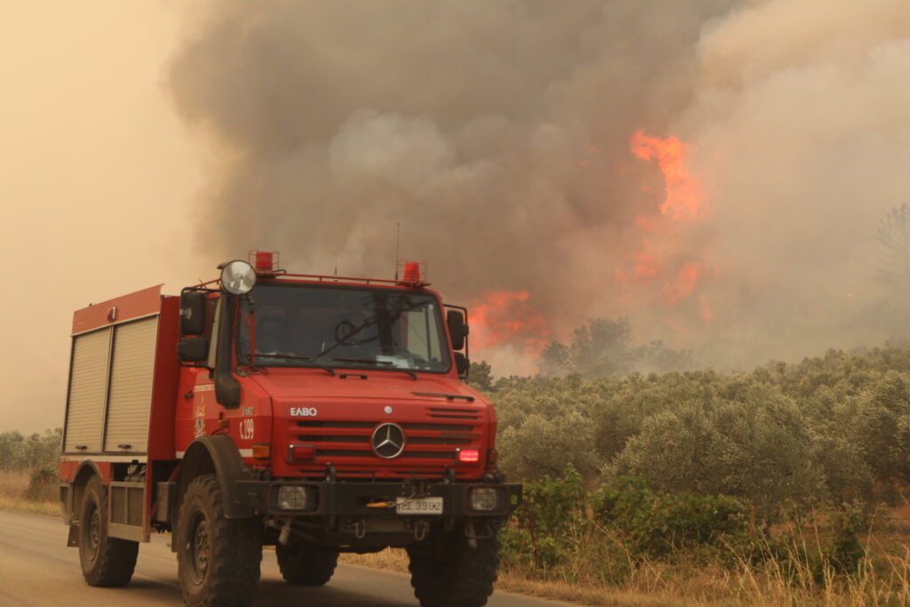 Φωτιά στον Έβρο: Μάχη με τις φλόγες για 10η μέρα – Αγωνία για το δάσος της Δαδιάς – Κυβερνητικό κλιμάκιο σήμερα στα καμένα
