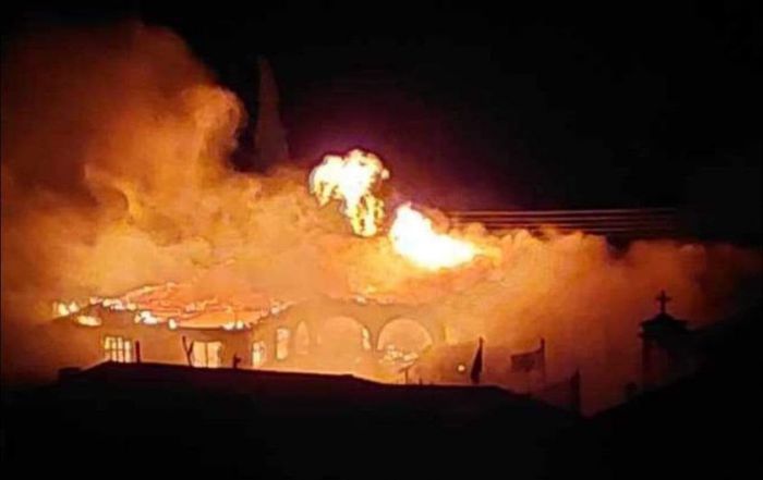 Αρκαδία: Έσβησε η φωτιά στην Κανδήλα – Κάηκε ολοσχερώς το μοναστήρι