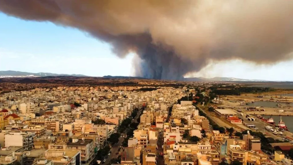 Φωτιά στην Αλεξανδρούπολη: Πολλά τα μέτωπα –  Εκκενώνονται οικισμοί – Έχουν καεί σπίτια και μοναστήρι – Σε απόγνωση οι κάτοικοι (video)