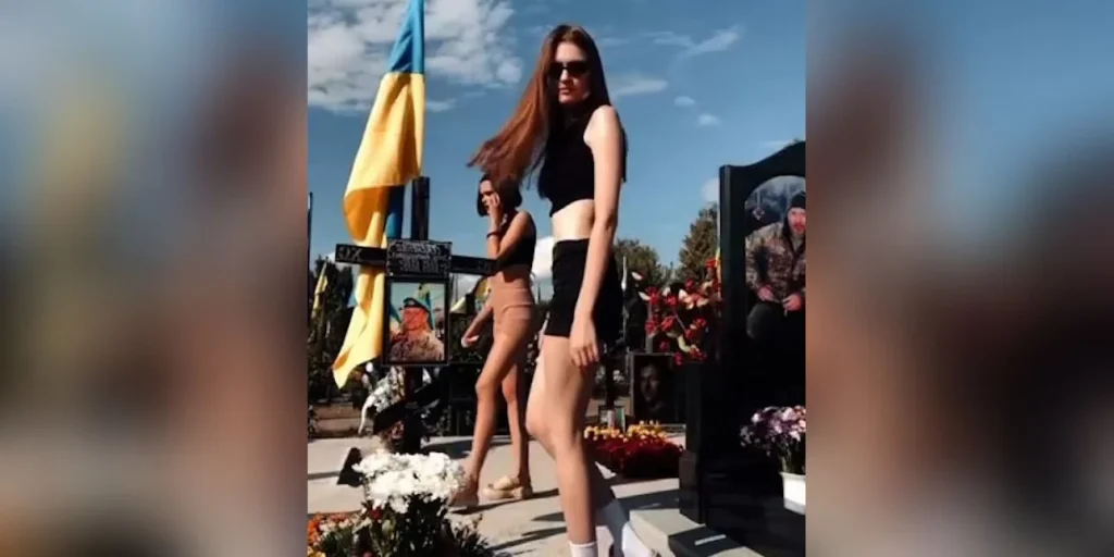 Ουκρανία: Σάλος με δύο αδελφές που έκαναν twerking σε νεκροταφείο πεσόντων στρατιωτών – Δείτε το βίντεο που τράβηξαν