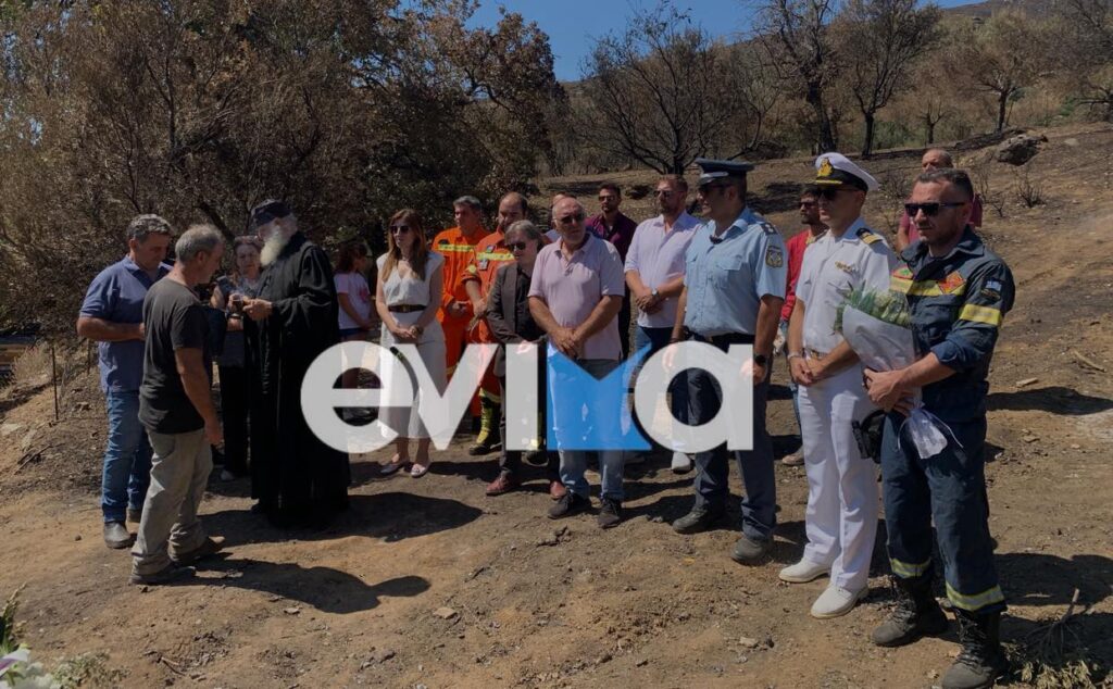 Πτώση Canadair στην Κάρυστο: «Ράγισαν» καρδιές στο μνημόσυνο – Με δάκρυα στα μάτια ο ιερέας (video)