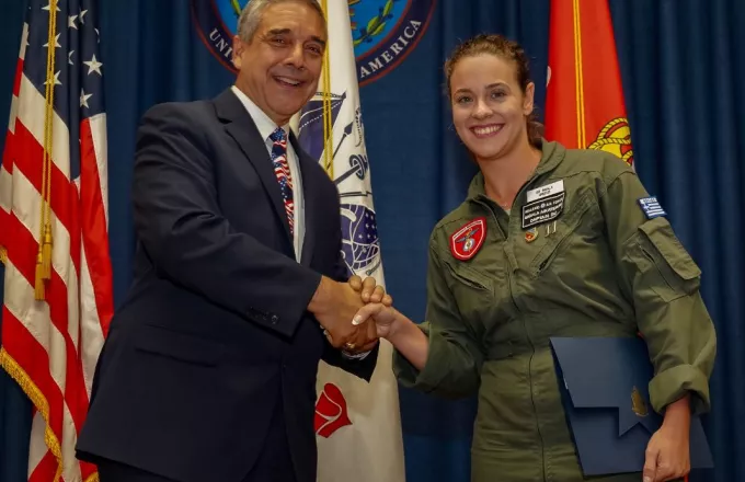 ΗΠΑ: Ελληνίδα αξιωματικός της Πολεμικής Αεροπορίας τιμήθηκε για τον αλτρουισμό της