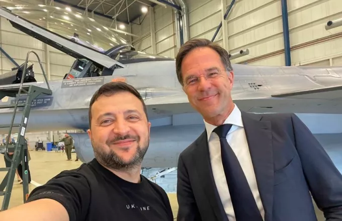 Δανία και Ολλανδία δίνουν F-16 στην Ουκρανία – Η selfie του Ζελάνσκι με τον Ρούτε