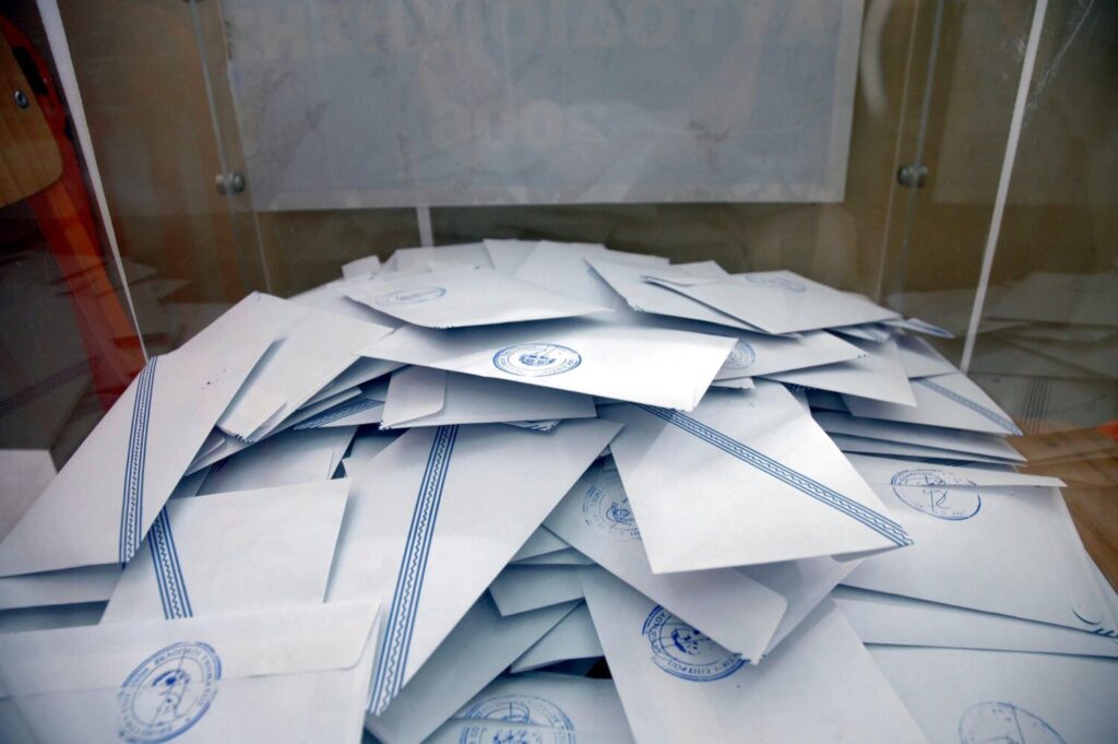 Tα γκάλοπ για τις δημοτικές εκλογές που «παίρνουν φωτιά» και η δημοσκόπηση για Κασσελάκη