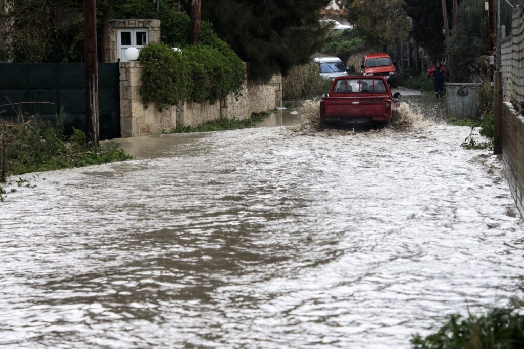 Kακοκαιρία Daniel: 7000 κεραυνοί  μέσα σε λίγες ώρες τη Δεύτερα -103 χιλιοστά βροχής στη Ζαγορά Πηλίου