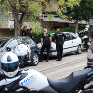 Θρίλερ στο Παγκράτι: Εντοπίστηκε σορός άνδρα σε προχωρημένη σήψη σε διαμέρισμα – Προσήχθη ο αδερφός του με τον οποίο συγκατοικούσε
