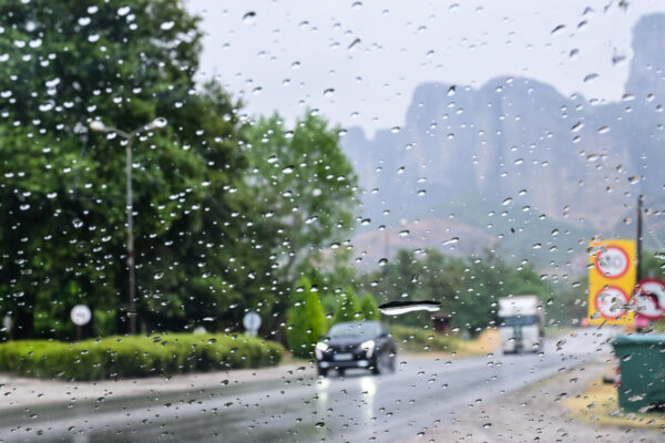 Κακοκαιρία «Daniel»: Ήχησε το 112 για ακραίες βροχοπτώσεις σε Θεσσαλία, Πιερία, Σποράδες, Εύβοια και Φθιώτιδα