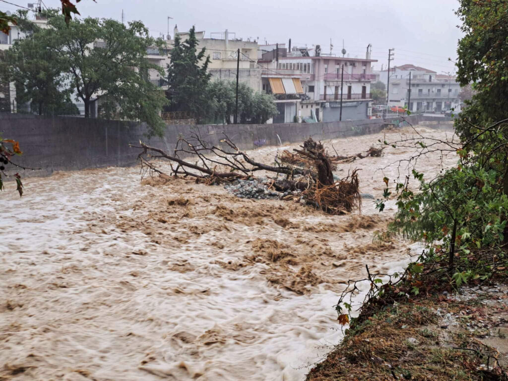 Meteo Κακοκαιρία «Daniel»: Ακραία ύψη βροχής στο  Πήλιο – Στη Ζαγορά έπεσαν  πάνω από 650  mm βροχής – Oι 8 περιοχές που “πνίγονται”