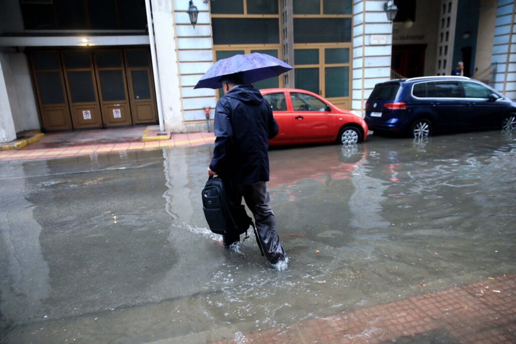 Κακοκαιρία: Σε δύο φάσεις οι αποζημιώσεις των πληγέντων από τις πλημμύρες στην Αττική – Οι αυτοψίες και τα ποσά των αποζημιώσεων