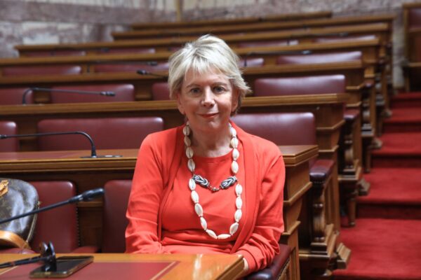 ‘Eλενα Ακρίτα: Αν εκλεγεί ο Πολάκης, θα παραδώσω την έδρα και θα πάω σπίτι μου