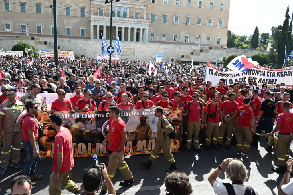 Απεργία για το εργασιακό νομοσχέδιο – Ξεκίνησαν οι συγκεντρώσεις – Κομφούζιο στους δρόμους