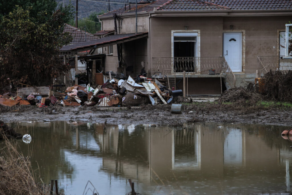 Κακοκαιρία «Elias»: Πλημμυρίζει ξανά και εκκενώνεται το Σωτήριο Λάρισας – Νέο μήνυμα του 112 για απομάκρυνση των κατοίκων