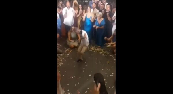 Το υπέροχο ζεϊμπέκικο του 13χρονου Ανδρέα με σύνδρομο Down – Δείτε το βίντεο