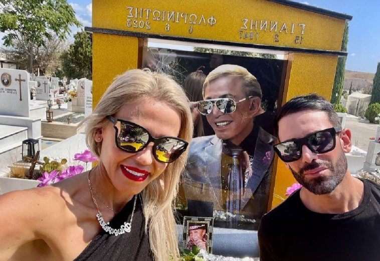 «Θα ζείς στις καρδιές μας», λένε συντετριμμένα τα παιδιά του Γιάννη Φλωρινιώτη από τον χρυσό τάφο του πατέρα τους