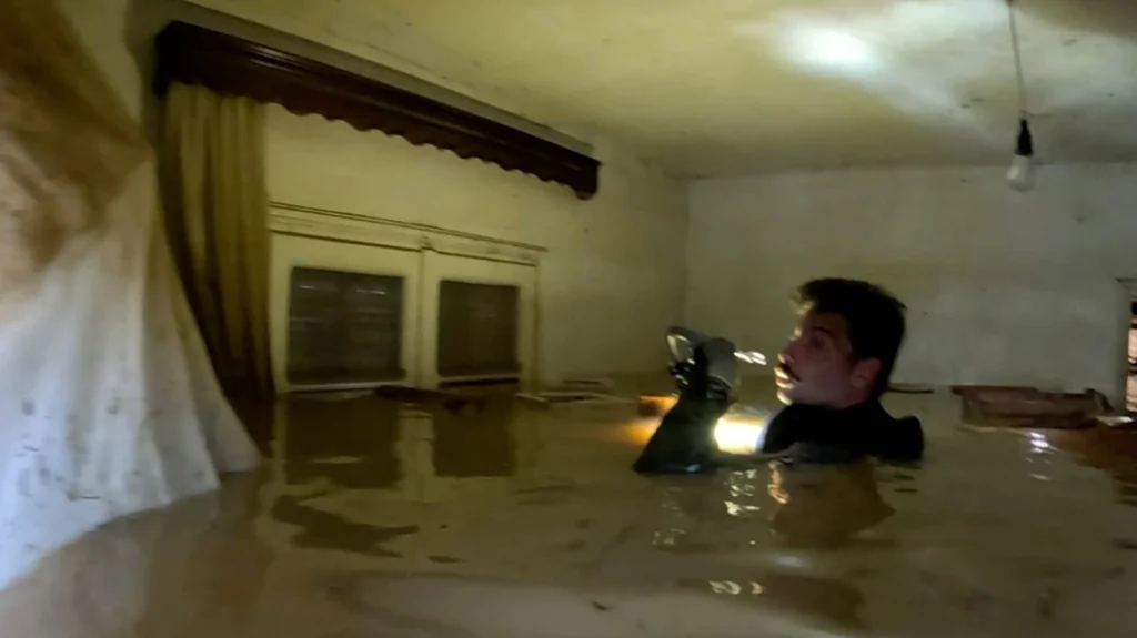 Κακοκαιρία «Daniel»: Oι επιχειρήσεις των ΟΥΚάδων του Λιμενικού σε πλημμυρισμένα σπίτια με το νερό μέχρι το λαιμό τους- Φωτογραφίες