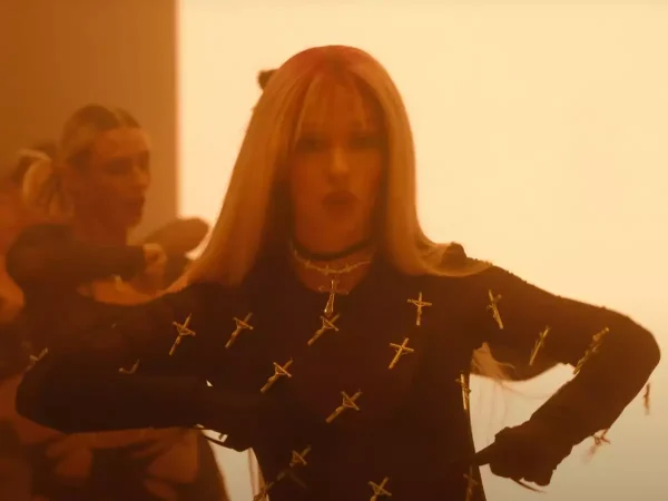 Ελένη Φουρέιρα: Το εκρηκτικό video clip για το νέο της hit «Κόλλημα»