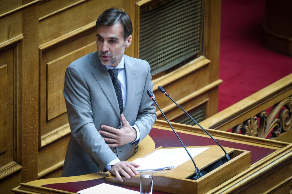 Kωνσταντοπούλου: Διέγραψε τον βουλευτή της Πλεύσης Ελευθερίας Μ. Χουρδάκη – Δεν παραδίδει την έδρα του