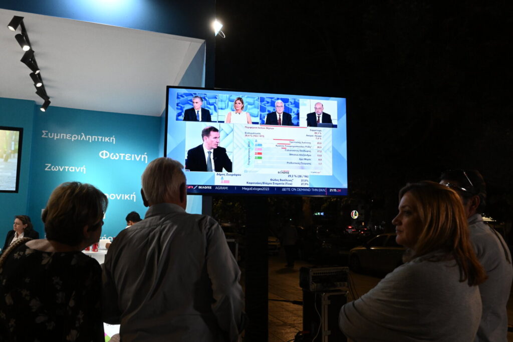 Αυτοδιοικητικές εκλογές:  «Γαλάζια» νίκη σε 7 περιφέρειες – Δεύτερος γύρος σε Αθήνα, Θεσσαλονίκη, Πάτρα  και άλλους 80 – 86 δήμους