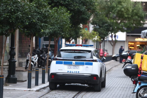 Αχαρνές: Ιδιοκτήτρια καταστήματος τυχερών παιχνιδιών κλείδωσε ένοπλους ληστές σε χρηματοκιβώτιο και ειδοποίησε την Αστυνομία