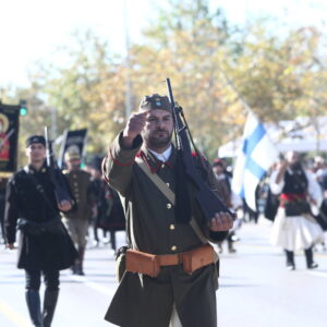 Παρελάσεις σε Αθήνα και Θεσσαλονίκη: Ποιοι δρόμοι κλείνουν , που απαγορεύεται η στάθμευση , πως θα κινηθούν τα ΜΜΜ