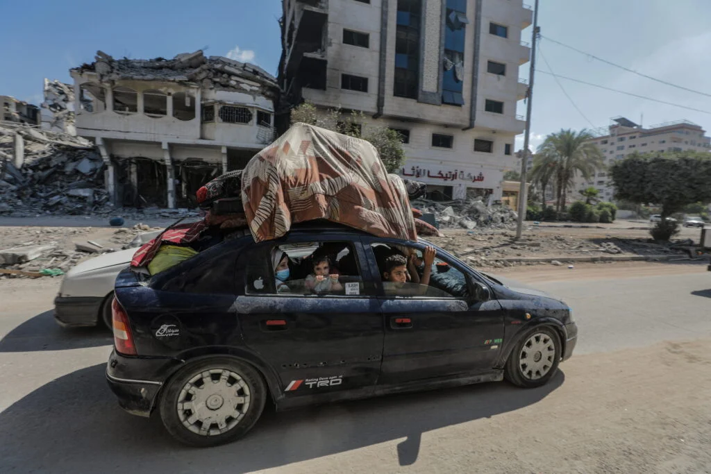 Λωρίδα της Γάζας: Ξεκίνησε η εκκένωση – Oι άμαχοι φεύγουν με κάθε μέσο – Λήγει το βράδυ το τελεσίγραφο του Ισραήλ